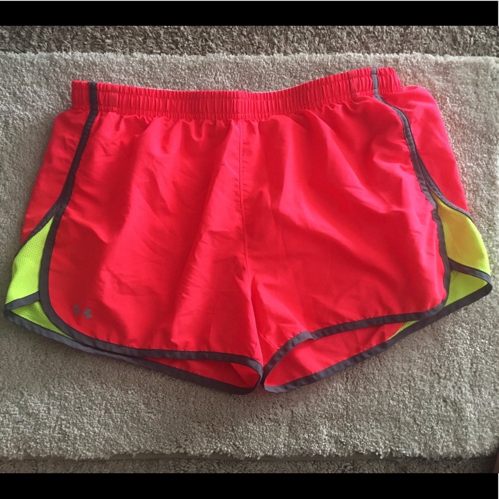 ❌SOLD❌ Under Armour Hot Pink Workout Shorts Size L